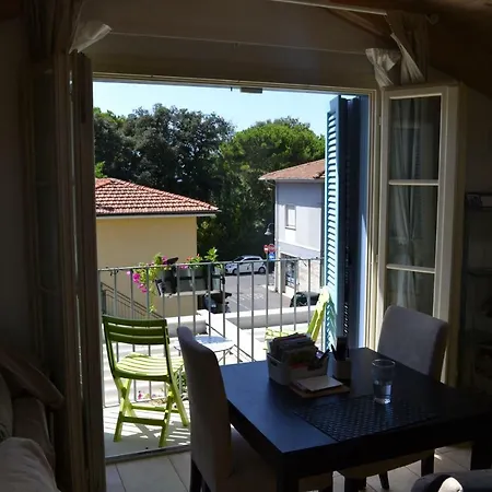 Loft The Sound Of The Sea Apartment Pietrasanta
